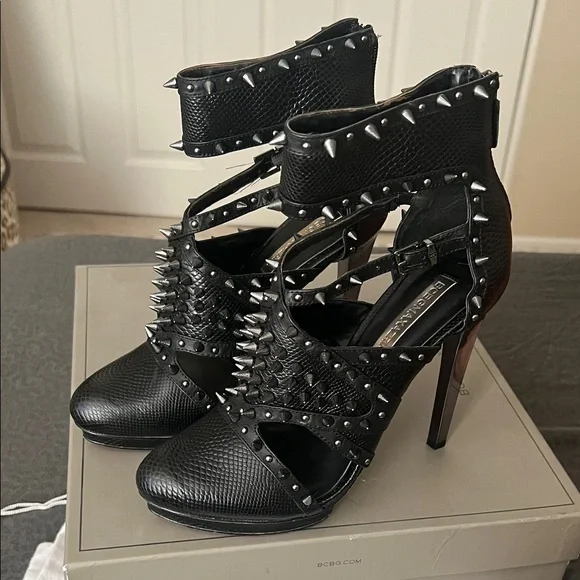 BCBG Hersh black leather stud heels Studded size 8 - Picture 9 of 11